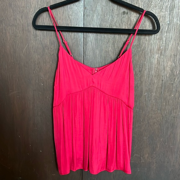 Red top - Picture 1 of 3